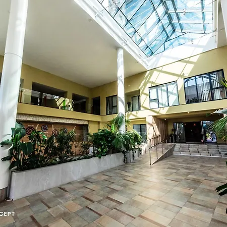 Blue Rin Free Parking Апартаменти